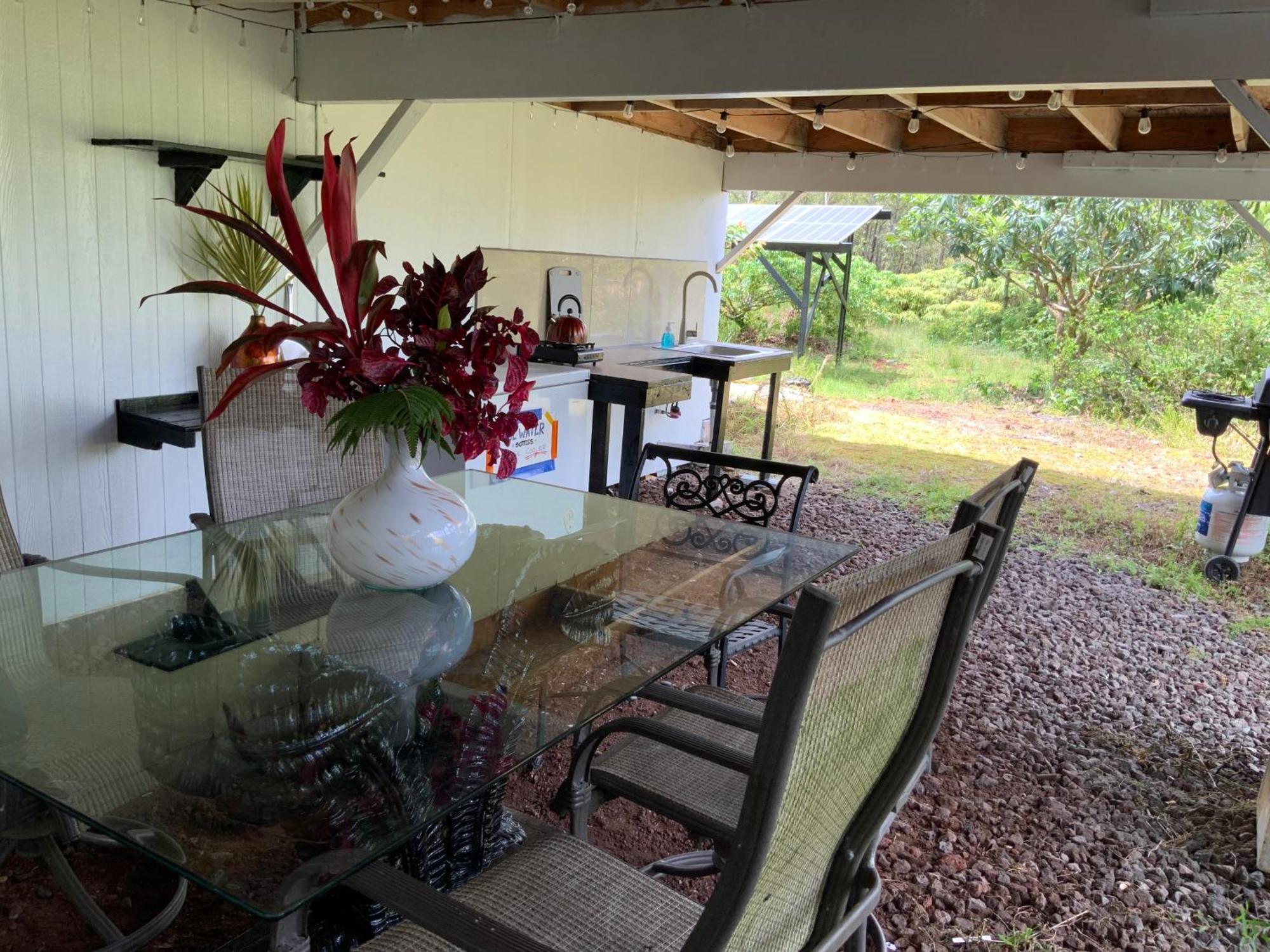 Simply Convenient Tropical Country Mountain View